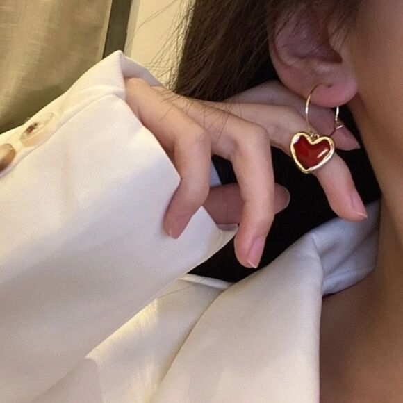 🔅🆕🔅✨♥️ Adorable Gold Plated Red Love Heart Minimalist Dangle Earrings ♥️✨ - Picture 1 of 9